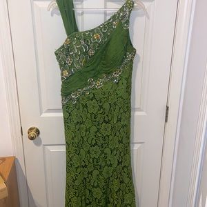 Chartreuse Green Lace Dress. Ruching & Bling Bodice Says Size XL-I wear size  14